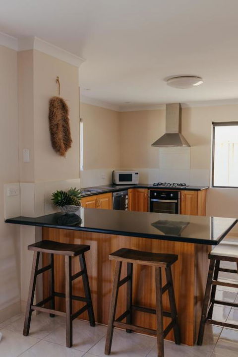 Pet Friendly Townhouse - Getaway Accommodation 3