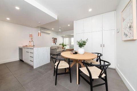 Piccolo By The Beach - Getaway Accommodation 1