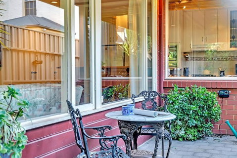 Picket Fence Cottage - Steps From Adelaide Oval - Getaway Accommodation 1