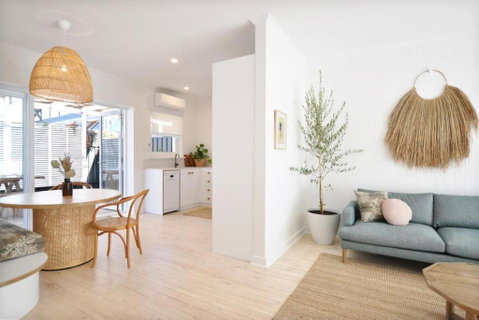 Pine At Arlos Glenelg South - Getaway Accommodation 3