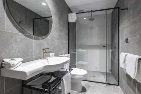 Q Squared Serviced Apartments - Getaway Accommodation 3