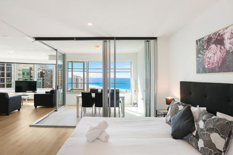 Q Tower Amazing Ocean Views 22nd Level Heated Pools Sleeps 6 - Optimise BNB - Getaway Accommodation 1