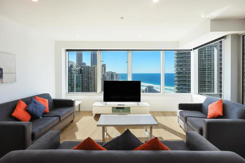 Q Tower Amazing Ocean Views 22nd Level Heated Pools Sleeps 6 - Optimise BNB - Getaway Accommodation 0