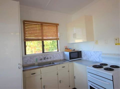 QCWA Cheerful Cottage - Airlie Beach - Getaway Accommodation 2