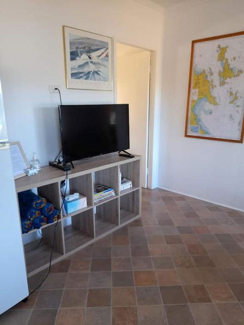 QCWA Cheerful Cottage - Airlie Beach - Getaway Accommodation 1