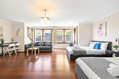Quadruple Room W Ensuite In Gordon Near Train & Bus - Getaway Accommodation 3