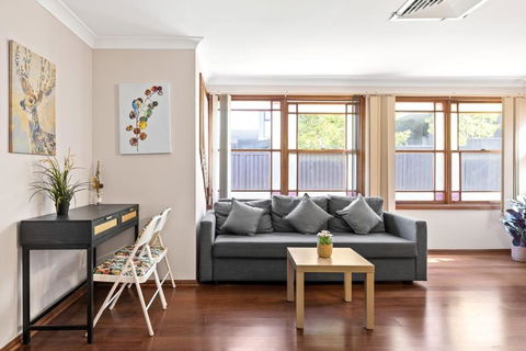 Quadruple Room W Ensuite In Gordon Near Train & Bus - Getaway Accommodation 2