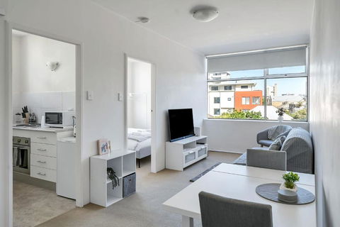 Quaint 1BD On The Doorstep Of Manly Beach - Getaway Accommodation 2
