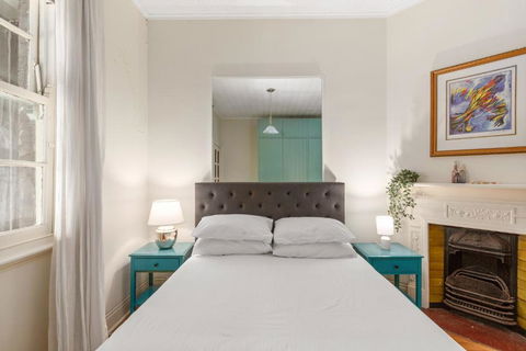 Quaint 3-Bed Heritage Home In The Heart Of Sydney - Getaway Accommodation 0