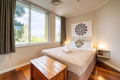Quaint Auchenflower 1B1B Apt W Parking Close To UQ - Getaway Accommodation 0