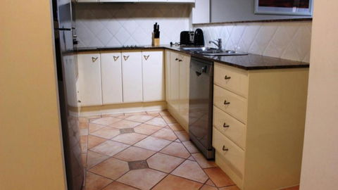 Quality Aquarius Apartment On The Beach! - Getaway Accommodation 2