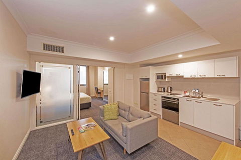 Quality Apartments Adelaide Central - Getaway Accommodation 0