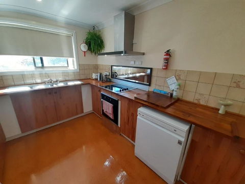 QUIET PROPERTY BY THE RIVER - Getaway Accommodation 3
