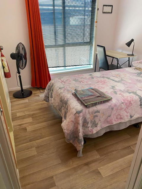 Red Cottage FEMALE ONLY BUDGET STAYS With Bedroom Plus Private Kitchenette Room - Getaway Accommodation 0
