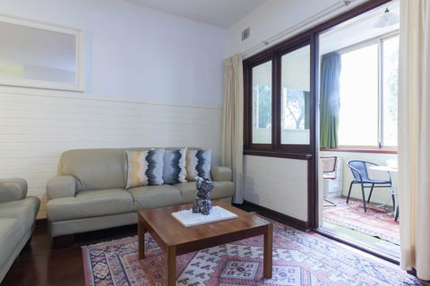 B2 Broadway Abode Close To Swan River, UWA & Hospitals - Getaway Accommodation 2