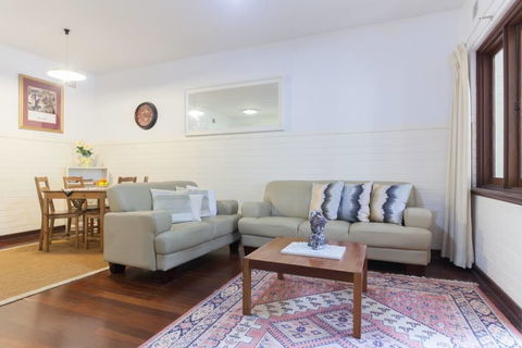B2 Broadway Abode Close To Swan River, UWA & Hospitals - Getaway Accommodation 0