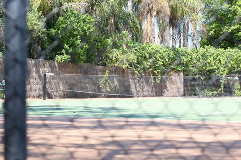 Back O Bourke Motel - Getaway Accommodation 2
