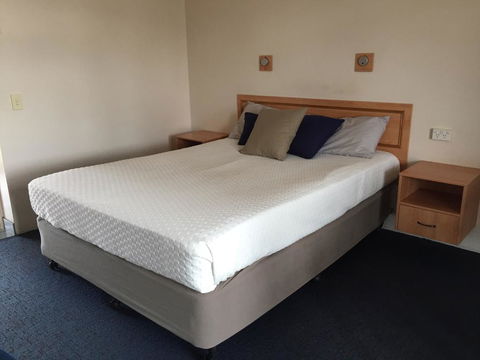 Banana Hotel Motel - Getaway Accommodation 2