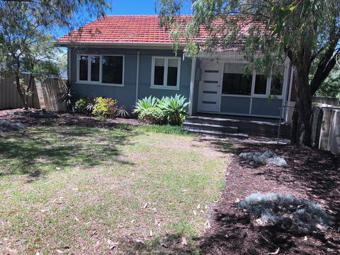 Barefoot Beach Cottage - Busselton - Getaway Accommodation 0