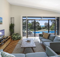 Barefoot Bungalow - Castaways Beach - Getaway Accommodation