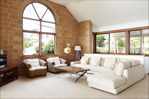 Bay Beach House - Getaway Accommodation 2