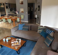 Bay Breeze Holiday Home - Getaway Accommodation