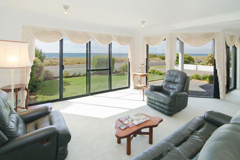 Bayside Beauty - Getaway Accommodation 3