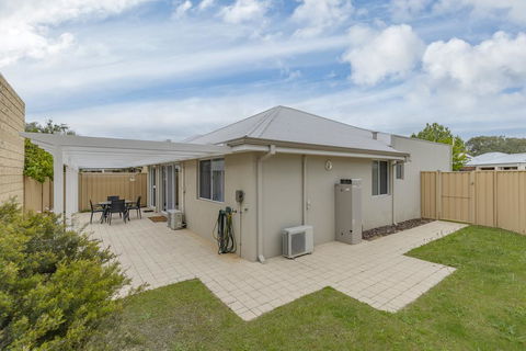 Beach Resort Chalet - Getaway Accommodation 3