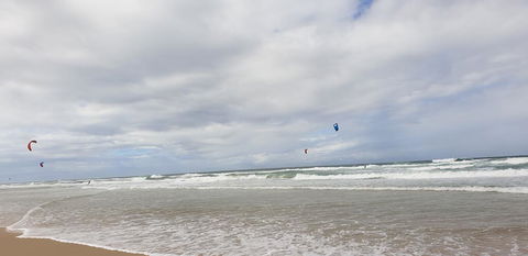 Beachfront Homely APT CBD Sleeps 8 Pool Spa Sauna Tennis AC WiFi - Getaway Accommodation 2