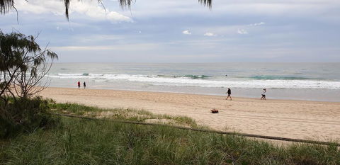 Beachfront Homely APT CBD Sleeps 8 Pool Spa Sauna Tennis AC WiFi - Getaway Accommodation 3