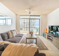 Beachfront Retro Apartment In Surfers Paradise - Getaway Accommodation