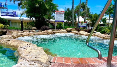 Resort Queen Studio At Alex Beach Resort - Getaway Accommodation 1
