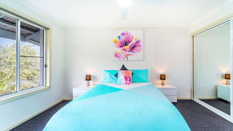 RED Rock - Townhouse In Town - Getaway Accommodation 3