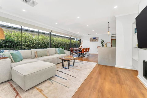 Redbrick Retreat - Generous Coastal Escape - Getaway Accommodation 0
