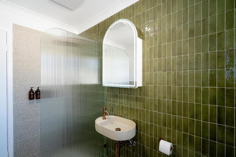 Renovated Apartment With Ocean Views - Getaway Accommodation 1