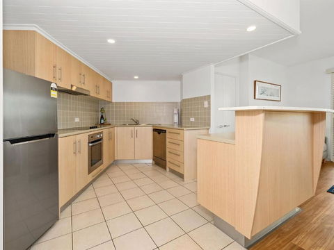 RESORT ON THE BEACH 2214/2215 - Getaway Accommodation 3