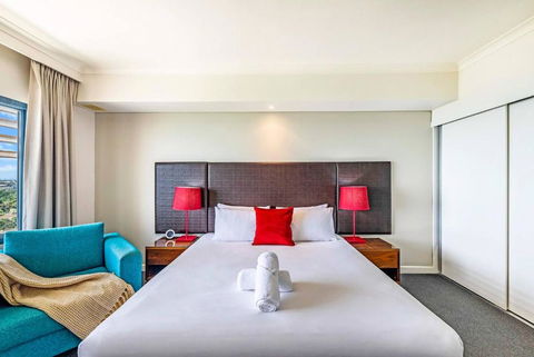 Resort Style King Pad With Sparkling Sea Views - Getaway Accommodation 3