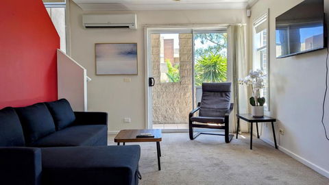 Retreat Townhouse Pentridge Village - Getaway Accommodation 0