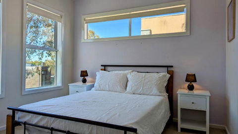 Retreat Townhouse Pentridge Village - Getaway Accommodation 2