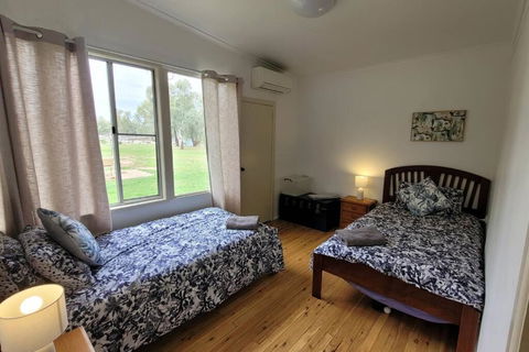 River Cottage - Getaway Accommodation 2