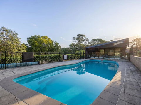 River View 5B Home Near Freeway Shops Loganholme - Getaway Accommodation 0