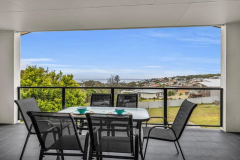 Salty Views - Getaway Accommodation 0