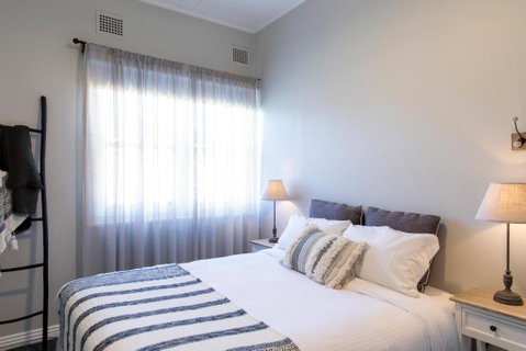 Robertson Public House And Kitchen - Getaway Accommodation 2
