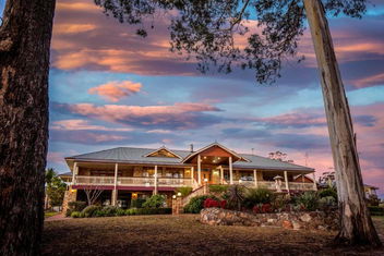 Robyn\'s Nest Lakeside Resort with Getaway Accommodation