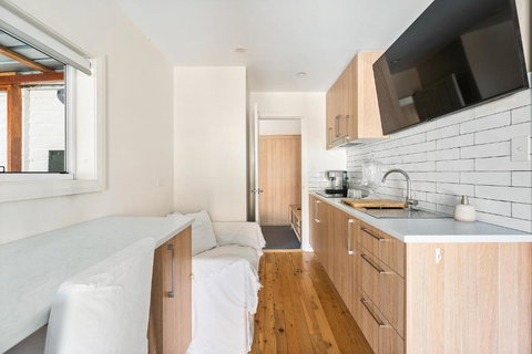 Romanic Garden View 1 Bed Apartment With Ocean Views At Stanwell Tops - Getaway Accommodation 2