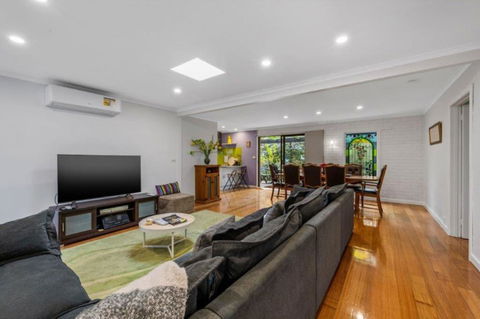 Roses On The River - An Absolute River Frontage Cottage - Getaway Accommodation 0