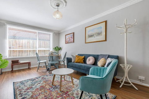 Rosewood Lodge - Cottage Charm Off High Street - Getaway Accommodation 0