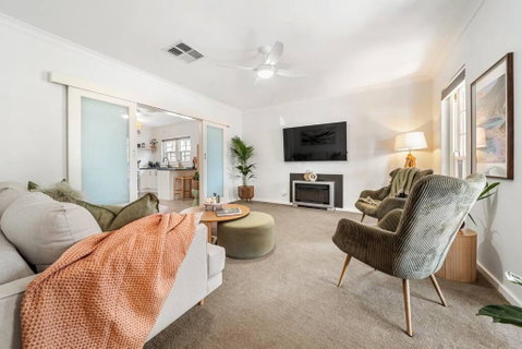 Sage By The Sea - WiFi, BBQ, Beach, Art - Getaway Accommodation 2