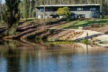 Saladin Lodge with Getaway Accommodation