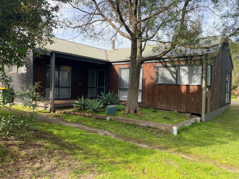 Sanders Beach House - Getaway Accommodation 0